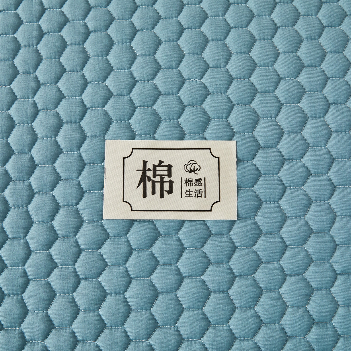 91家纺网 家纺一手货源 找家纺 居眠 2026新款蜂巢-防水夹棉棉花床笠 蜂巢-蓝