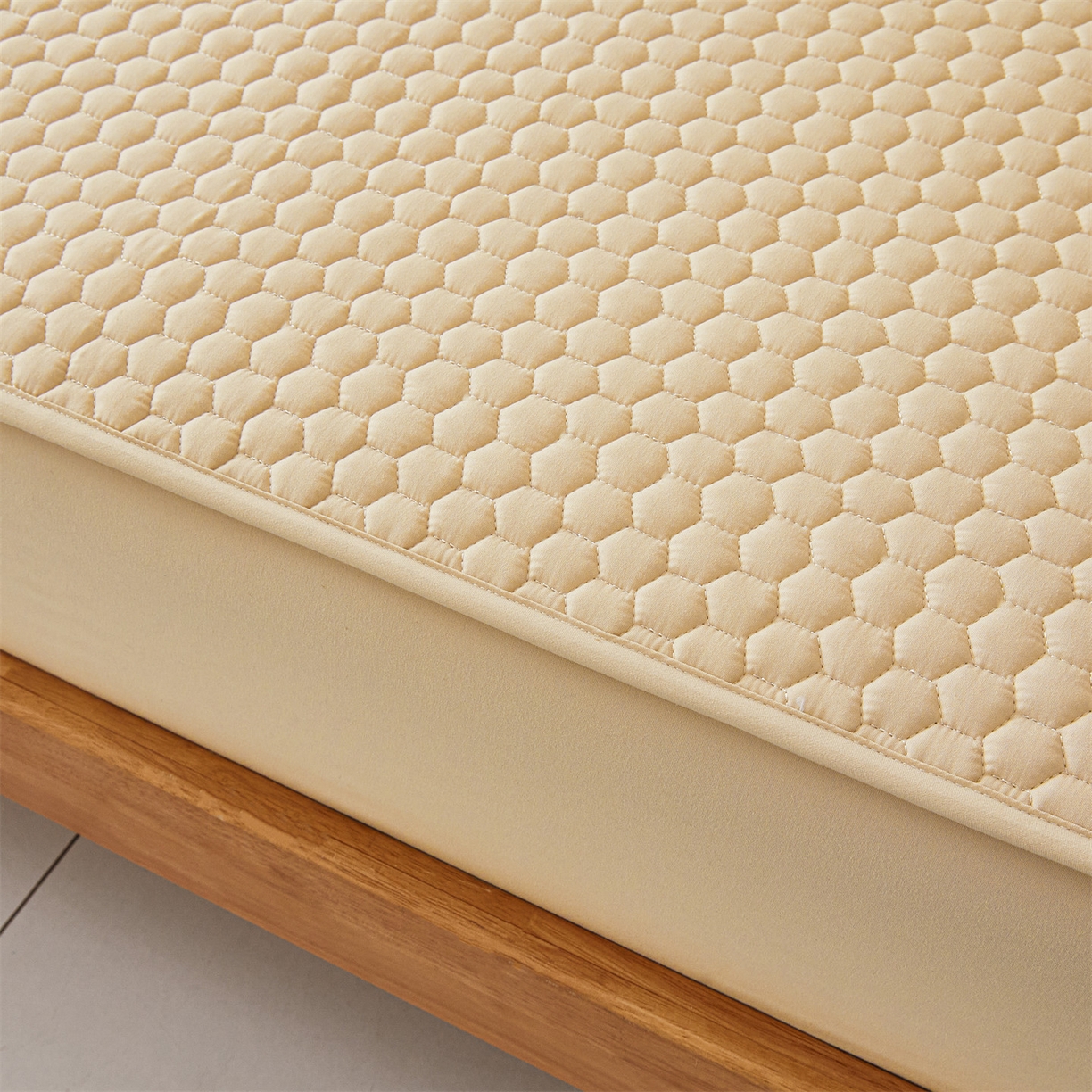 91家纺网 家纺一手货源 找家纺 居眠 2026新款蜂巢-防水夹棉棉花床笠 蜂巢-卡