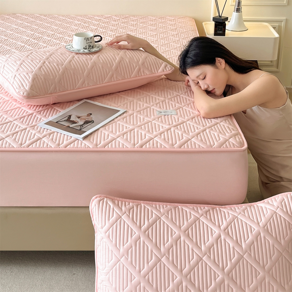 91家纺网 家纺一手货源 找家纺 居眠 2026新款时光-100%全棉夹棉棉花床笠 时光-粉