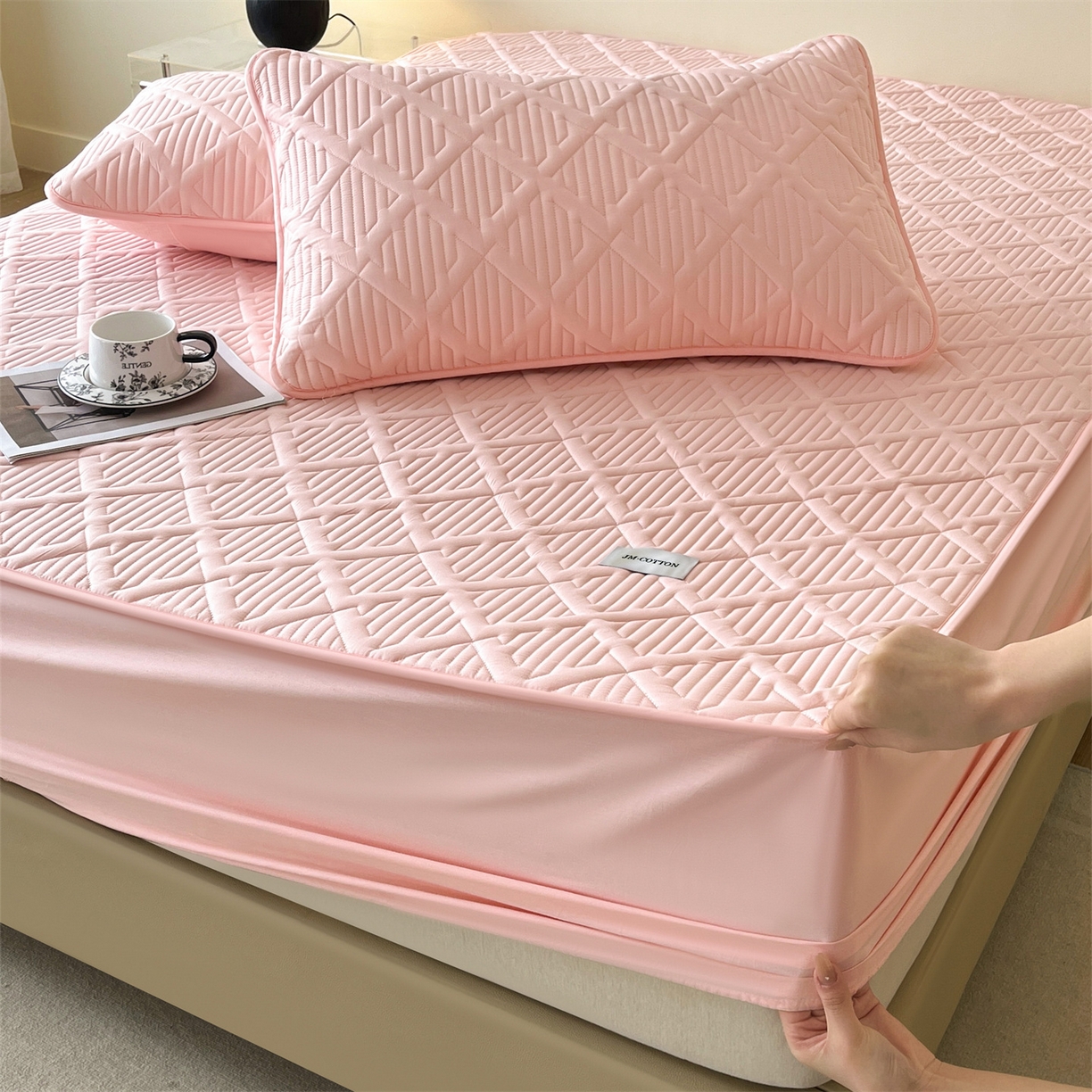 91家纺网 家纺一手货源 找家纺 居眠 2026新款时光-100%全棉夹棉棉花床笠 时光-粉