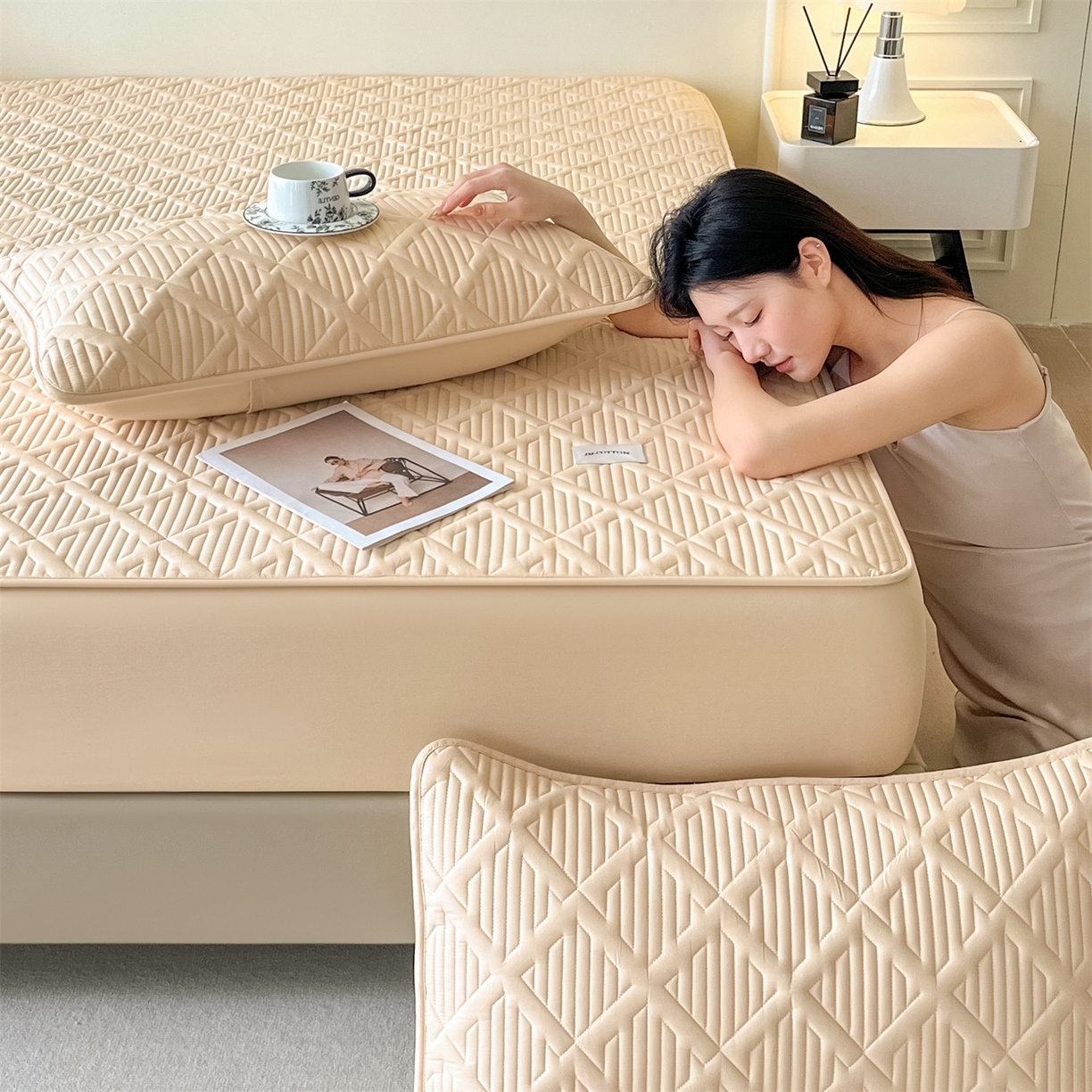 91家纺网 家纺一手货源 找家纺 居眠 2026新款时光-100%全棉夹棉棉花床笠 时光-卡