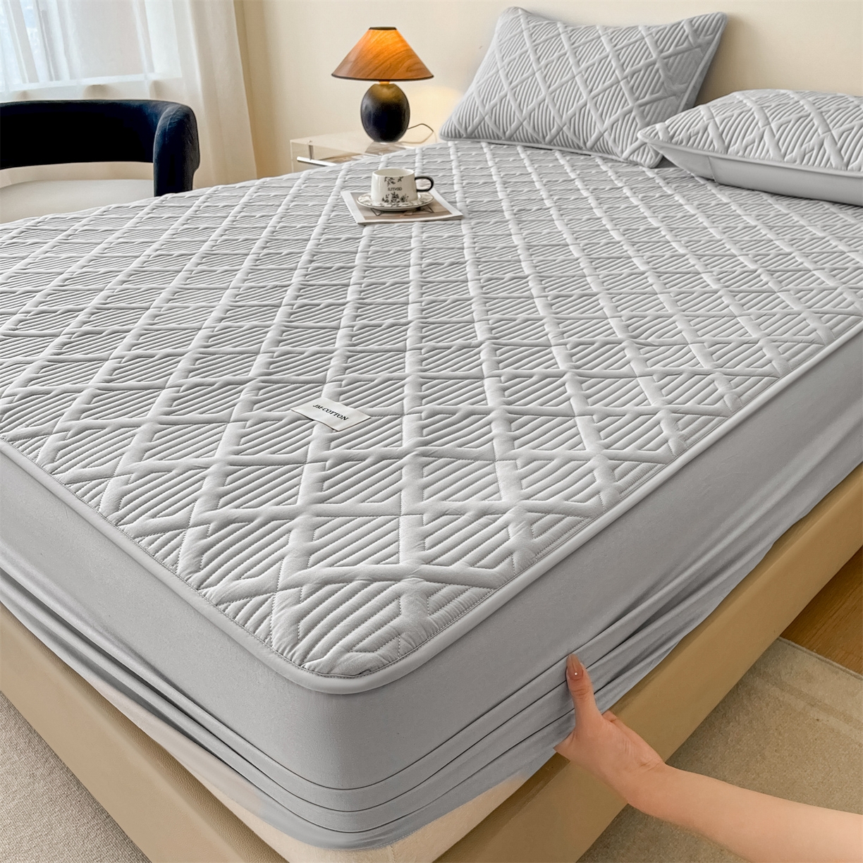 91家纺网 家纺一手货源 找家纺 居眠 2026新款时光-100%全棉夹棉棉花床笠 时光-灰