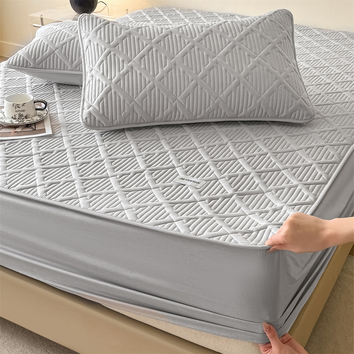 91家纺网 家纺一手货源 找家纺 居眠 2026新款时光-100%全棉夹棉棉花床笠 时光-灰