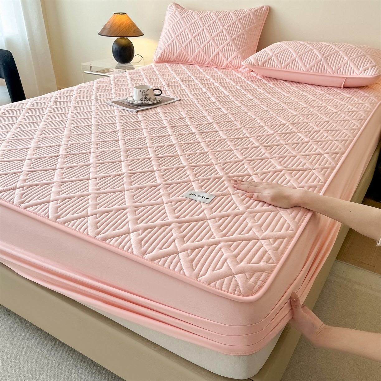 91家纺网 家纺一手货源 找家纺 居眠 2026新款时光-100%全棉夹棉棉花床笠 时光-粉