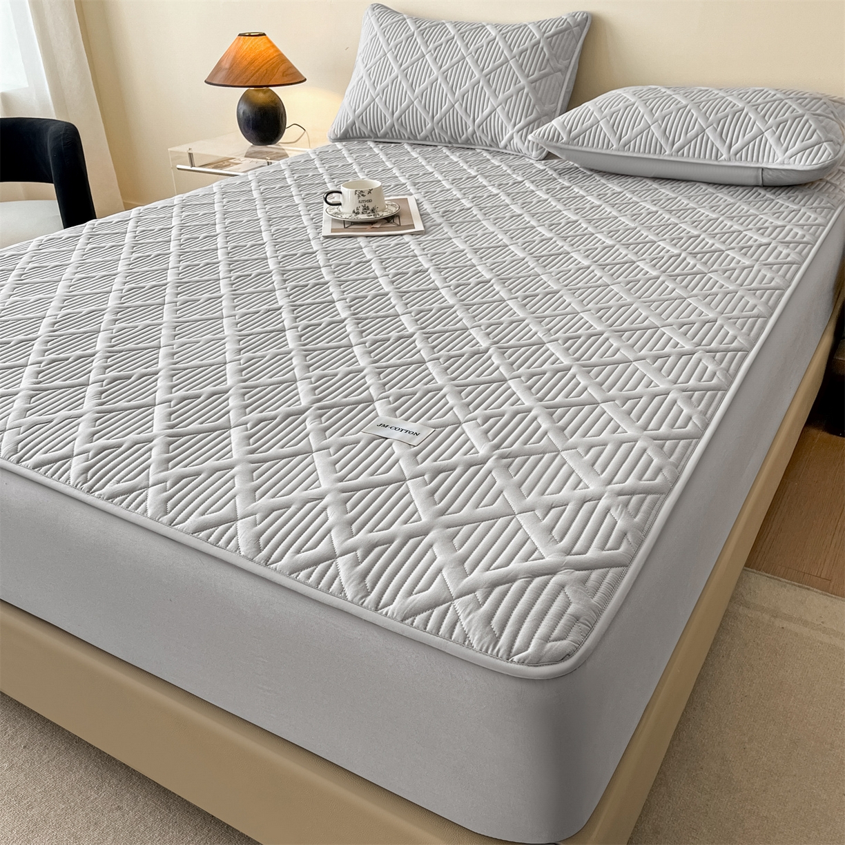 91家纺网 家纺一手货源 找家纺 居眠 2026新款时光-100%全棉夹棉棉花床笠 时光-灰