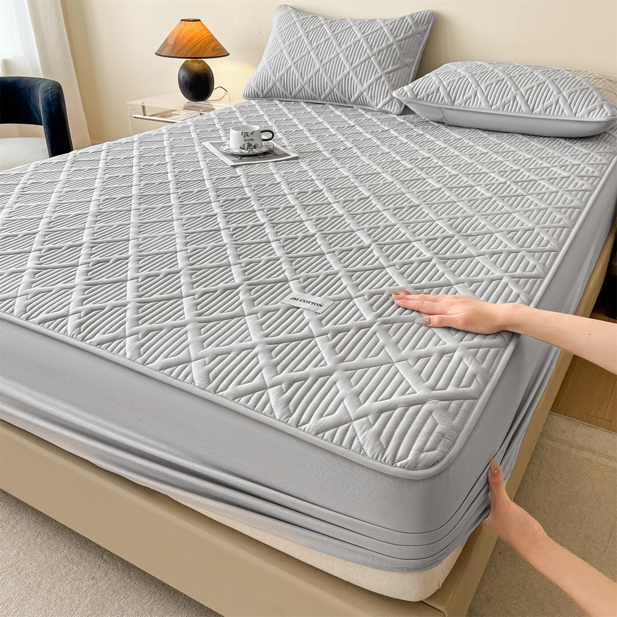 91家纺网 家纺一手货源 找家纺 居眠 2026新款时光-100%全棉夹棉棉花床笠 时光-灰