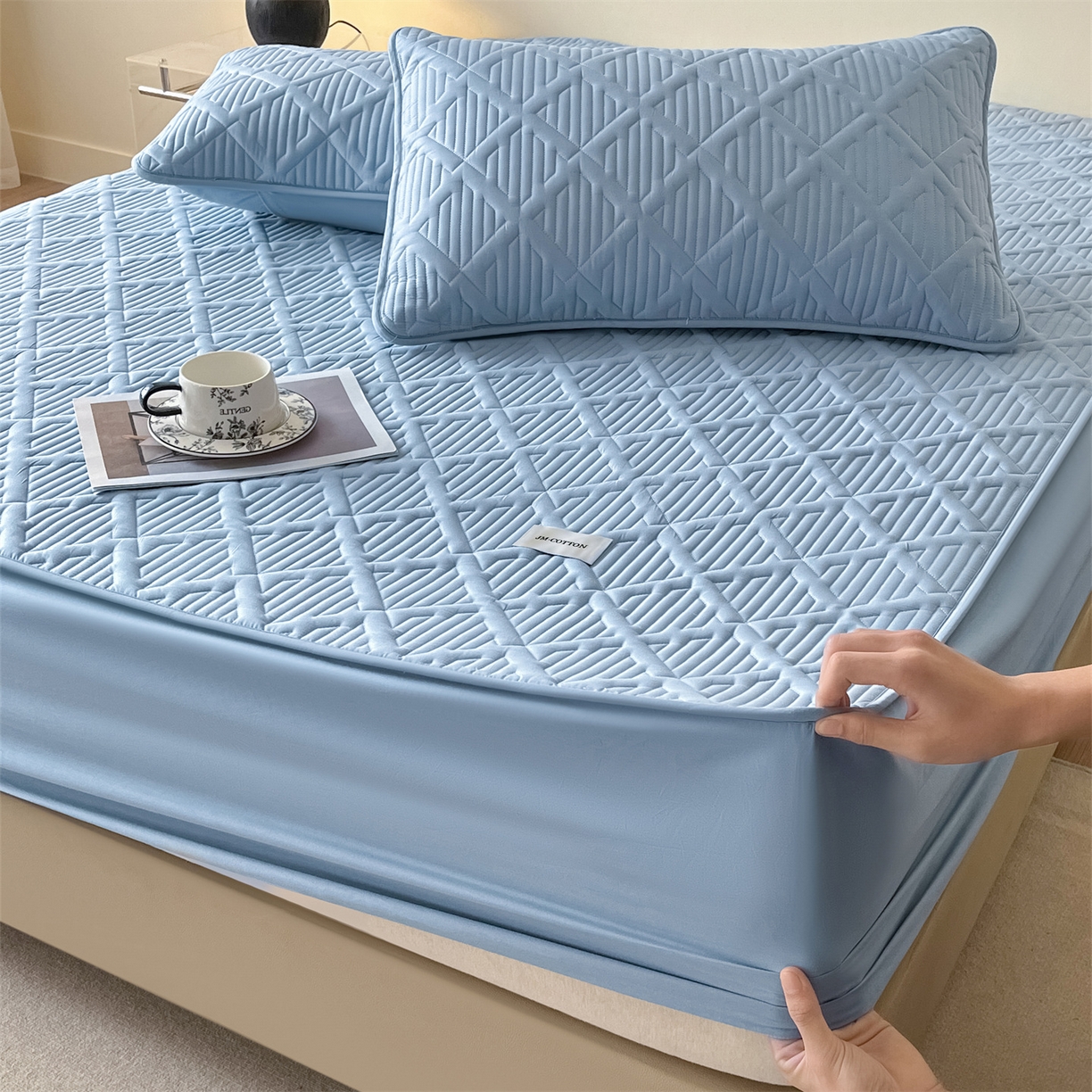 91家纺网 家纺一手货源 找家纺 居眠 2026新款时光-100%全棉夹棉棉花床笠 时光-蓝