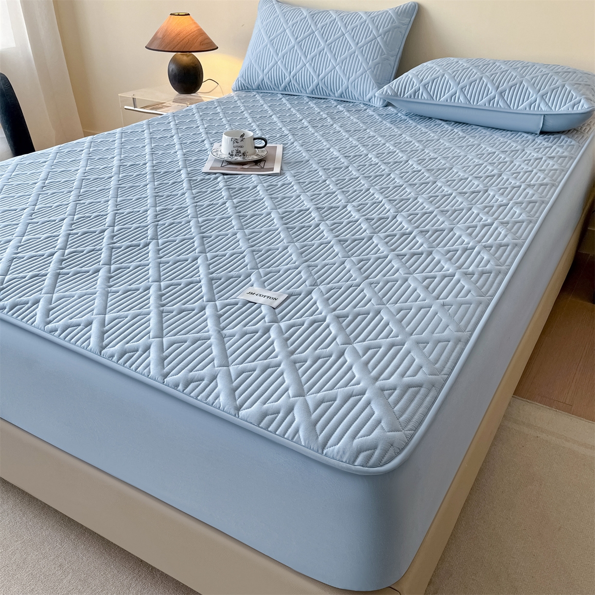 91家纺网 家纺一手货源 找家纺 居眠 2026新款时光-100%全棉夹棉棉花床笠 时光-蓝