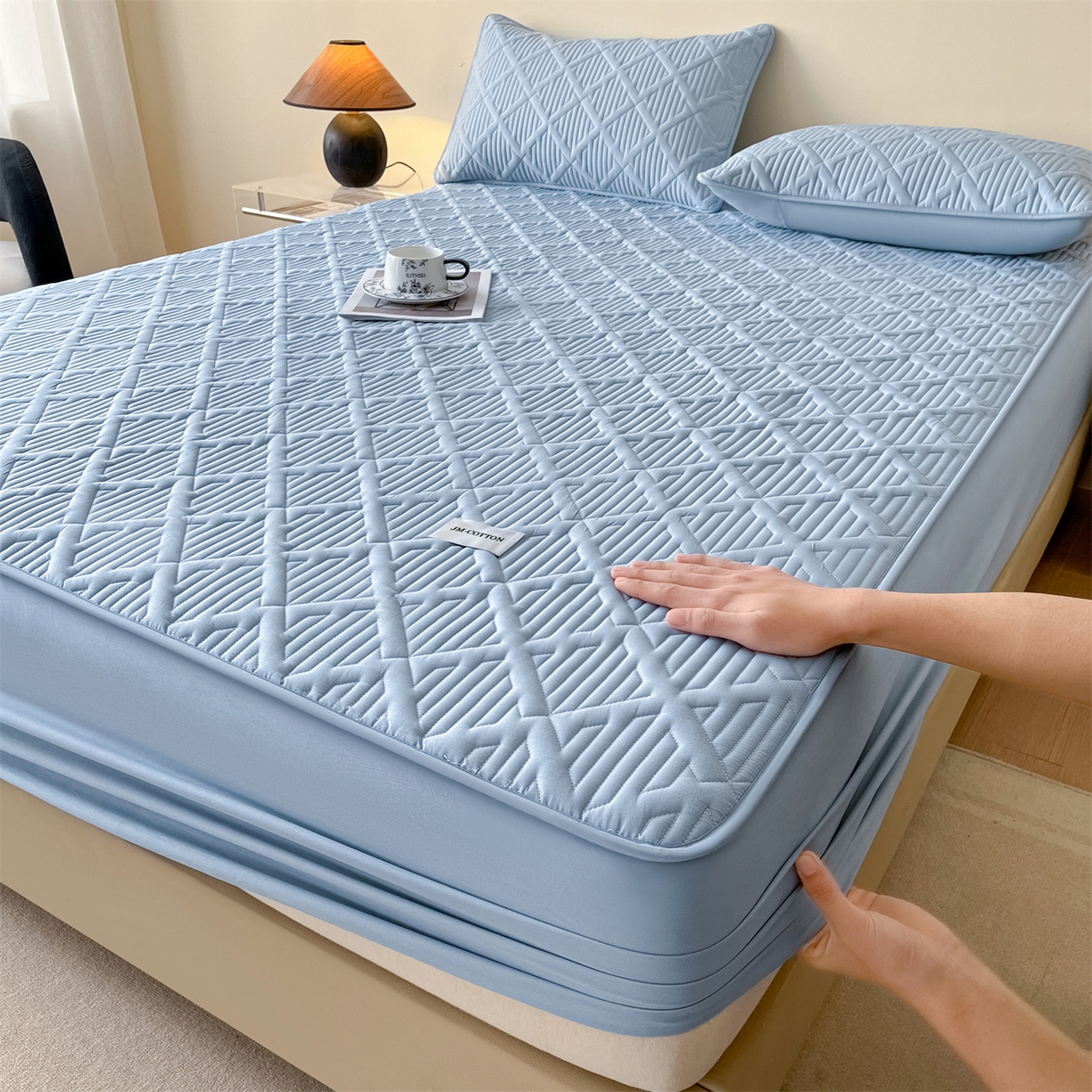 91家纺网 家纺一手货源 找家纺 居眠 2026新款时光-100%全棉夹棉棉花床笠 时光-蓝