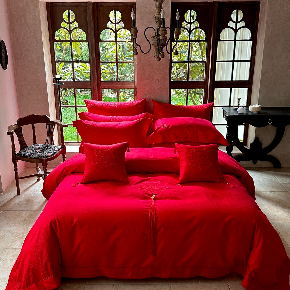 91家纺网 家纺一手货源 找家纺 （总）佳汐蓝家纺 2026新款高精密缎面蕾丝贴布绣法式浪漫邂逅中式喜庆四件套