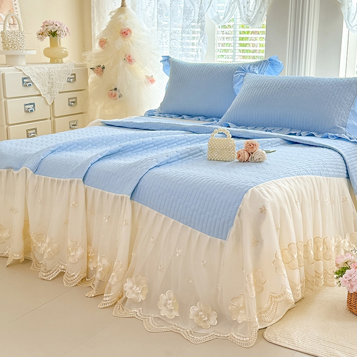 91家纺网 家纺一手货源 找家纺 花香四季家纺 2026新款全棉夹棉绗缝床裙三件套纯棉纯色蕾丝公主风床裙单件-蕾丝小姐 蕾丝小姐-海盐蓝