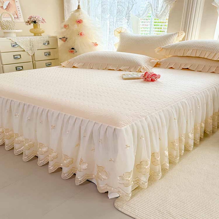 91家纺网 家纺一手货源 找家纺 花香四季家纺 2026新款全棉夹棉绗缝床裙三件套纯棉纯色蕾丝公主风床裙单件-蕾丝小姐 蕾丝小姐-奶油米