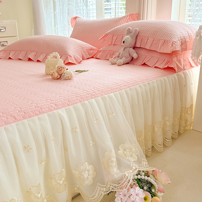 91家纺网 家纺一手货源 找家纺 花香四季家纺 2026新款全棉夹棉绗缝床裙三件套纯棉纯色蕾丝公主风床裙单件-蕾丝小姐 蕾丝小姐-暖暖粉