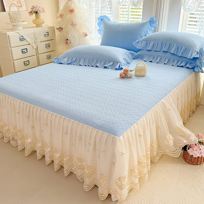 91家纺网 家纺一手货源 找家纺 花香四季家纺 2026新款全棉夹棉绗缝床裙三件套纯棉纯色蕾丝公主风床裙单件-蕾丝小姐 蕾丝小姐-海盐蓝