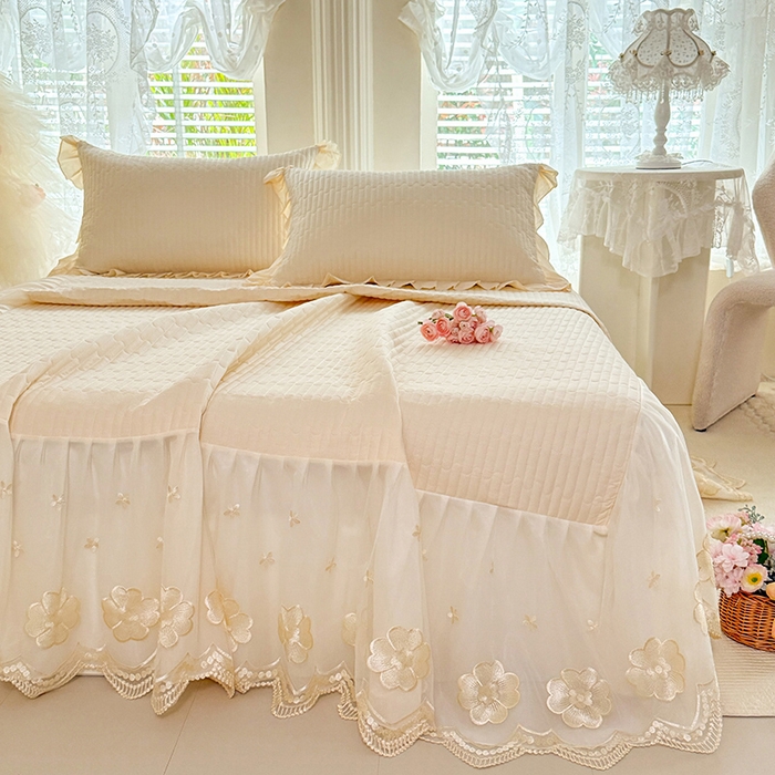 91家纺网 家纺一手货源 找家纺 花香四季家纺 2026新款全棉夹棉绗缝床裙三件套纯棉纯色蕾丝公主风床裙单件-蕾丝小姐 蕾丝小姐-奶油米