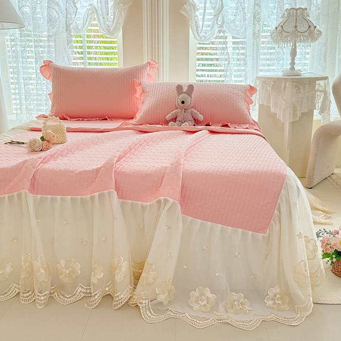 91家纺网 家纺一手货源 找家纺 花香四季家纺 2026新款全棉夹棉绗缝床裙三件套纯棉纯色蕾丝公主风床裙单件-蕾丝小姐 蕾丝小姐-暖暖粉