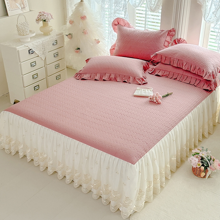 91家纺网 家纺一手货源 找家纺 花香四季家纺 2026新款全棉夹棉绗缝床裙三件套纯棉纯色蕾丝公主风床裙单件-蕾丝小姐 蕾丝小姐-豆沙