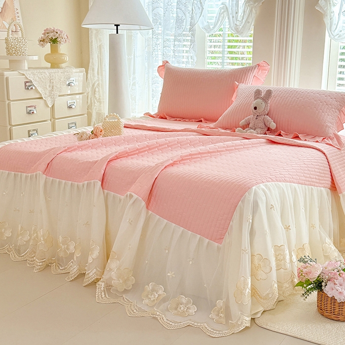 91家纺网 家纺一手货源 找家纺 花香四季家纺 2026新款全棉夹棉绗缝床裙三件套纯棉纯色蕾丝公主风床裙单件-蕾丝小姐 蕾丝小姐-暖暖粉