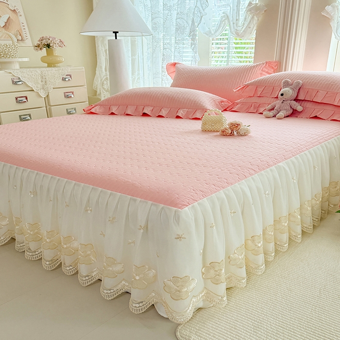 91家纺网 家纺一手货源 找家纺 花香四季家纺 2026新款全棉夹棉绗缝床裙三件套纯棉纯色蕾丝公主风床裙单件-蕾丝小姐 蕾丝小姐-暖暖粉