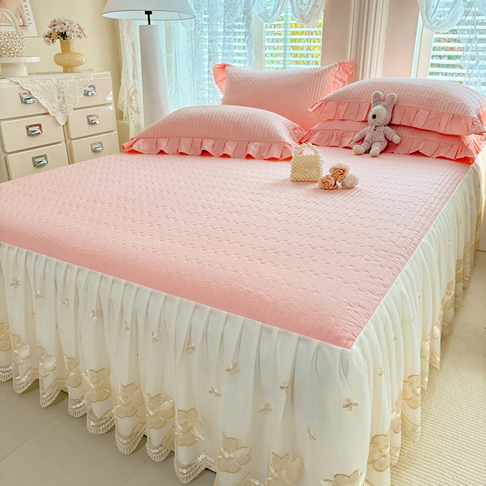 91家纺网 家纺一手货源 找家纺 花香四季家纺 2026新款全棉夹棉绗缝床裙三件套纯棉纯色蕾丝公主风床裙单件-蕾丝小姐 蕾丝小姐-暖暖粉