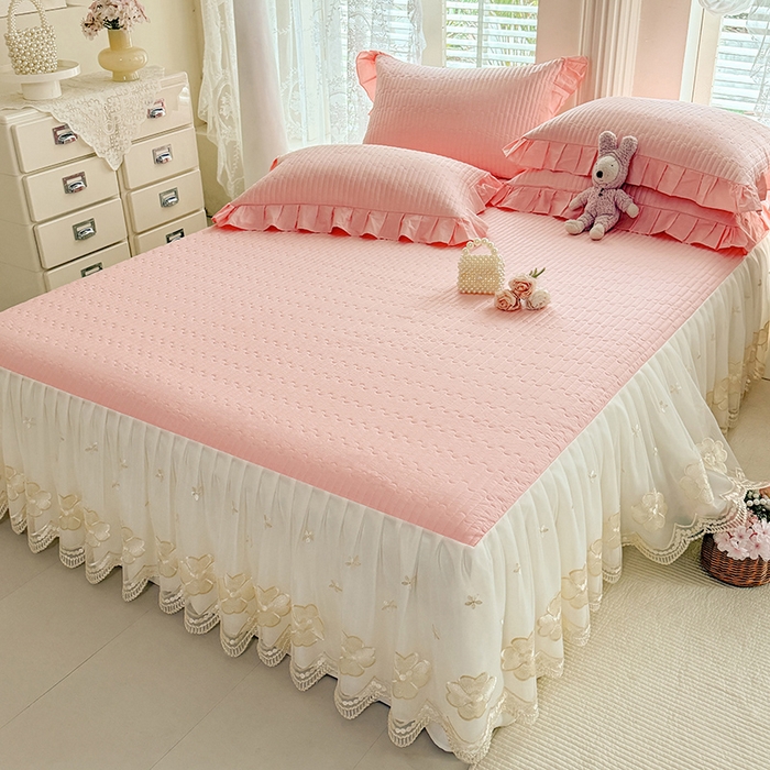 91家纺网 家纺一手货源 找家纺 花香四季家纺 2026新款全棉夹棉绗缝床裙三件套纯棉纯色蕾丝公主风床裙单件-蕾丝小姐 蕾丝小姐-暖暖粉