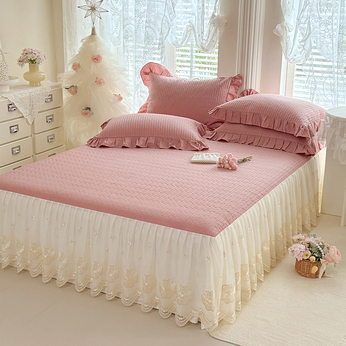 91家纺网 家纺一手货源 找家纺 花香四季家纺 2026新款全棉夹棉绗缝床裙三件套纯棉纯色蕾丝公主风床裙单件-蕾丝小姐 蕾丝小姐-豆沙