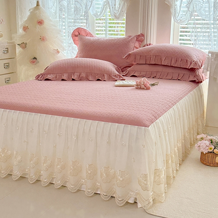 91家纺网 家纺一手货源 找家纺 花香四季家纺 2026新款全棉夹棉绗缝床裙三件套纯棉纯色蕾丝公主风床裙单件-蕾丝小姐 蕾丝小姐-豆沙