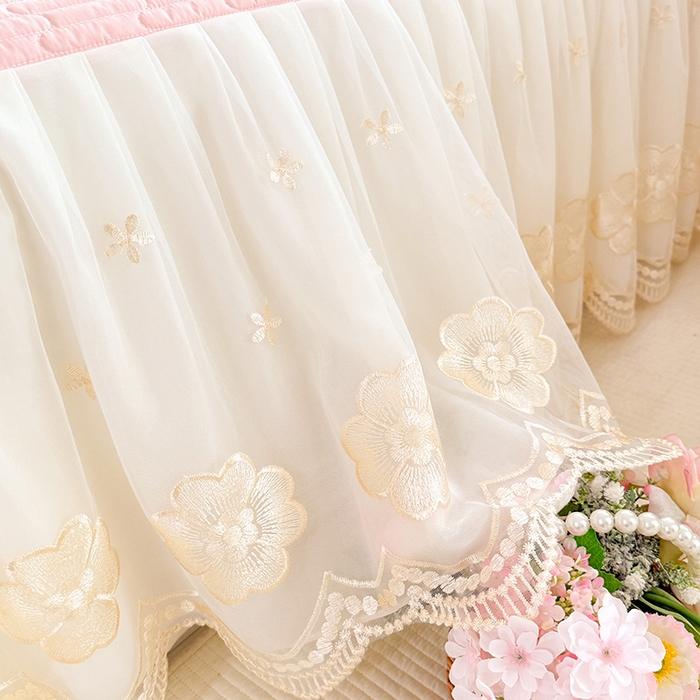 91家纺网 家纺一手货源 找家纺 花香四季家纺 2026新款全棉夹棉绗缝床裙三件套纯棉纯色蕾丝公主风床裙单件-蕾丝小姐 蕾丝小姐-暖暖粉