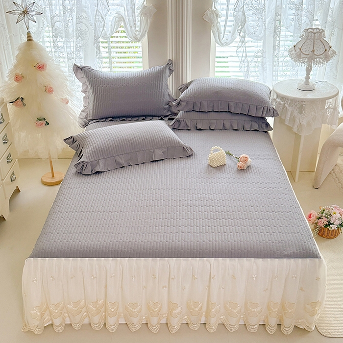 91家纺网 家纺一手货源 找家纺 花香四季家纺 2026新款全棉夹棉绗缝床裙三件套纯棉纯色蕾丝公主风床裙单件-蕾丝小姐 蕾丝小姐-绅士灰