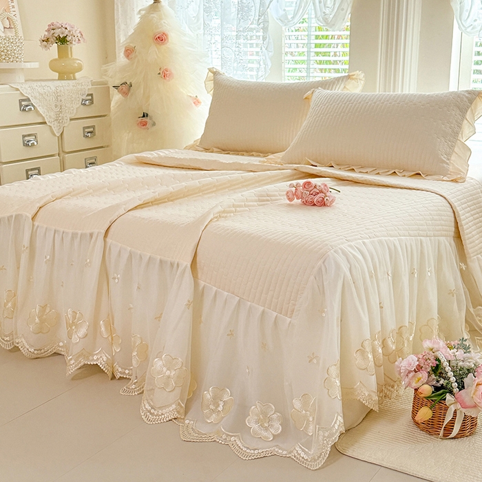 91家纺网 家纺一手货源 找家纺 花香四季家纺 2026新款全棉夹棉绗缝床裙三件套纯棉纯色蕾丝公主风床裙单件-蕾丝小姐 蕾丝小姐-奶油米