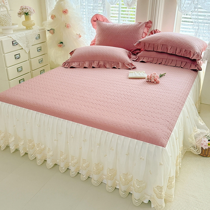 91家纺网 家纺一手货源 找家纺 花香四季家纺 2026新款全棉夹棉绗缝床裙三件套纯棉纯色蕾丝公主风床裙单件-蕾丝小姐 蕾丝小姐-豆沙