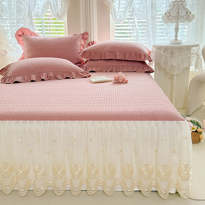 91家纺网 家纺一手货源 找家纺 花香四季家纺 2026新款全棉夹棉绗缝床裙三件套纯棉纯色蕾丝公主风床裙单件-蕾丝小姐 蕾丝小姐-豆沙