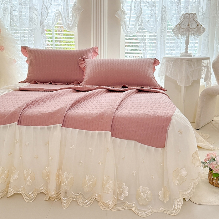 91家纺网 家纺一手货源 找家纺 花香四季家纺 2026新款全棉夹棉绗缝床裙三件套纯棉纯色蕾丝公主风床裙单件-蕾丝小姐 蕾丝小姐-豆沙