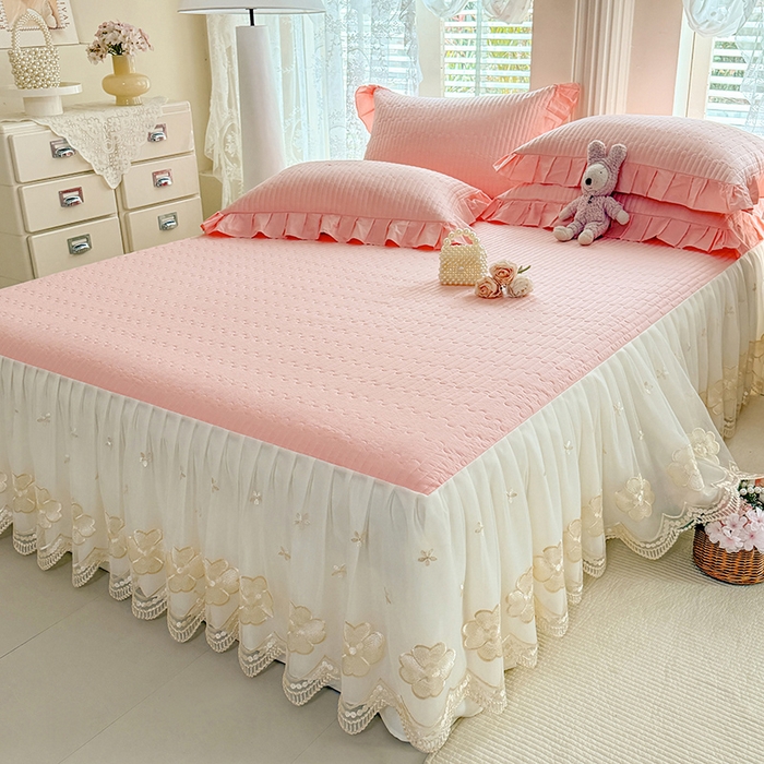 91家纺网 家纺一手货源 找家纺 花香四季家纺 2026新款全棉夹棉绗缝床裙三件套纯棉纯色蕾丝公主风床裙单件-蕾丝小姐 蕾丝小姐-暖暖粉