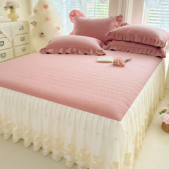 91家纺网 家纺一手货源 找家纺 花香四季家纺 2026新款全棉夹棉绗缝床裙三件套纯棉纯色蕾丝公主风床裙单件-蕾丝小姐 蕾丝小姐-豆沙