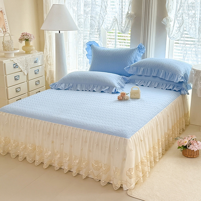 91家纺网 家纺一手货源 找家纺 花香四季家纺 2026新款全棉夹棉绗缝床裙三件套纯棉纯色蕾丝公主风床裙单件-蕾丝小姐 蕾丝小姐-海盐蓝