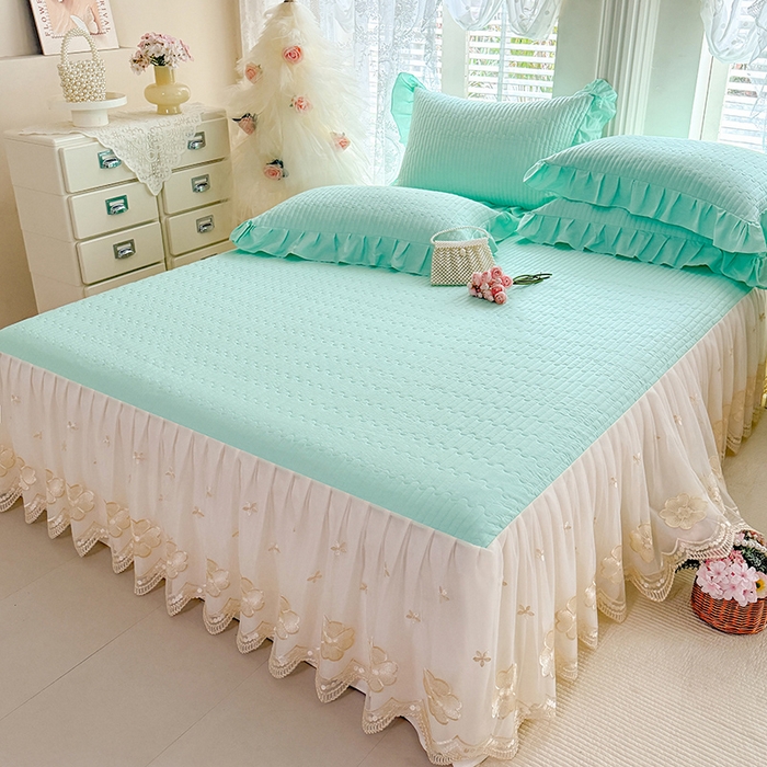 91家纺网 家纺一手货源 找家纺 花香四季家纺 2026新款全棉夹棉绗缝床裙三件套纯棉纯色蕾丝公主风床裙单件-蕾丝小姐 蕾丝小姐-清新绿