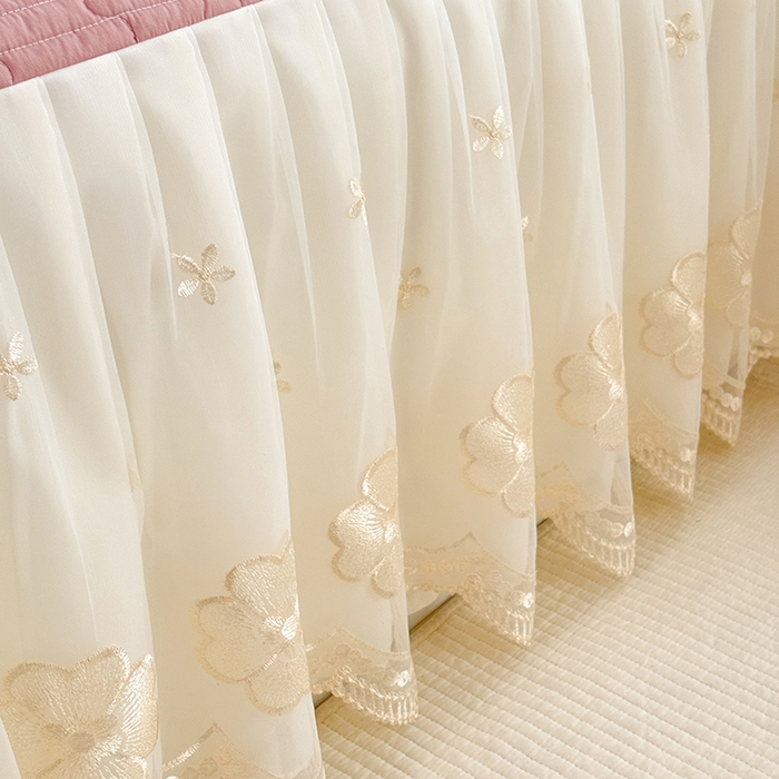 91家纺网 家纺一手货源 找家纺 花香四季家纺 2026新款全棉夹棉绗缝床裙三件套纯棉纯色蕾丝公主风床裙单件-蕾丝小姐 蕾丝小姐-豆沙