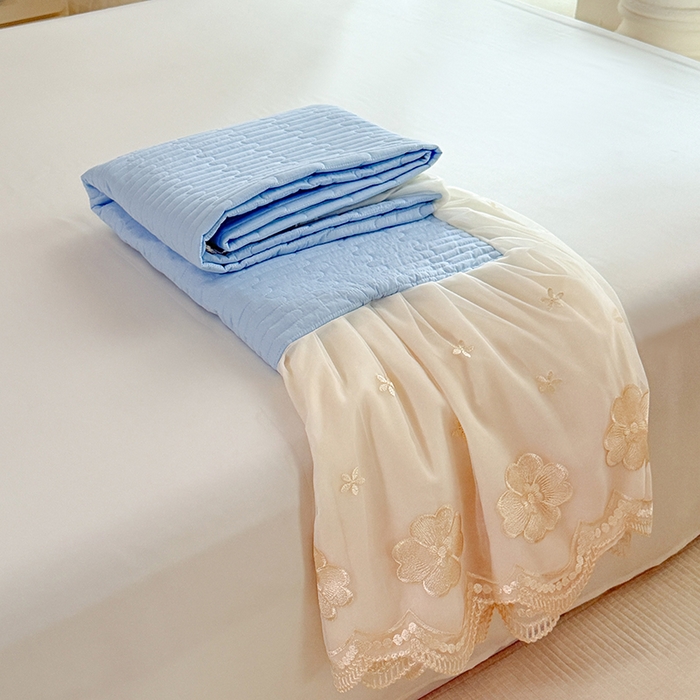 91家纺网 家纺一手货源 找家纺 花香四季家纺 2026新款全棉夹棉绗缝床裙三件套纯棉纯色蕾丝公主风床裙单件-蕾丝小姐 组合图仅供展示不可下单