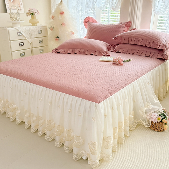 91家纺网 家纺一手货源 找家纺 花香四季家纺 2026新款全棉夹棉绗缝床裙三件套纯棉纯色蕾丝公主风床裙单件-蕾丝小姐 蕾丝小姐-豆沙