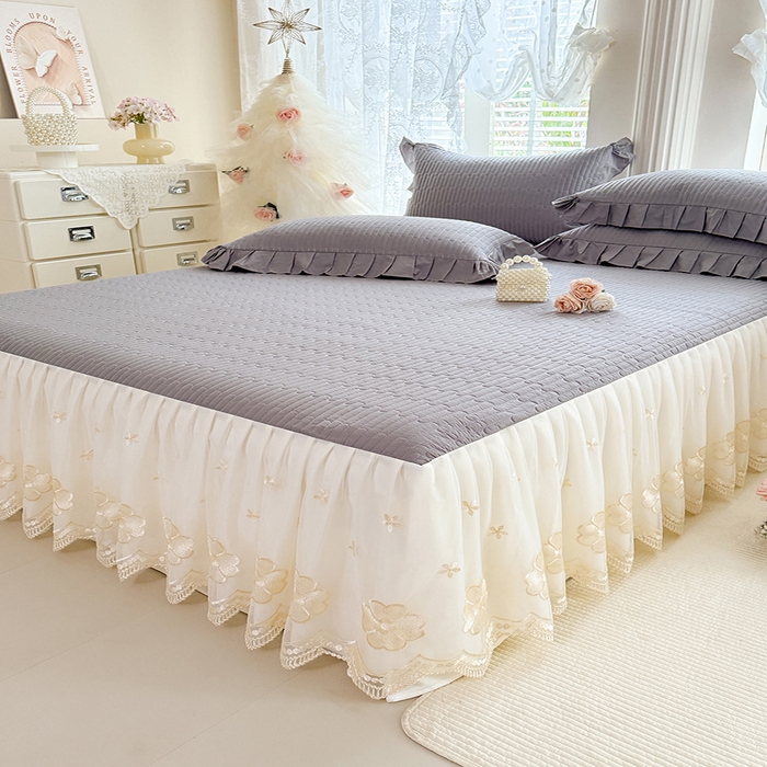 91家纺网 家纺一手货源 找家纺 花香四季家纺 2026新款全棉夹棉绗缝床裙三件套纯棉纯色蕾丝公主风床裙单件-蕾丝小姐 蕾丝小姐-绅士灰