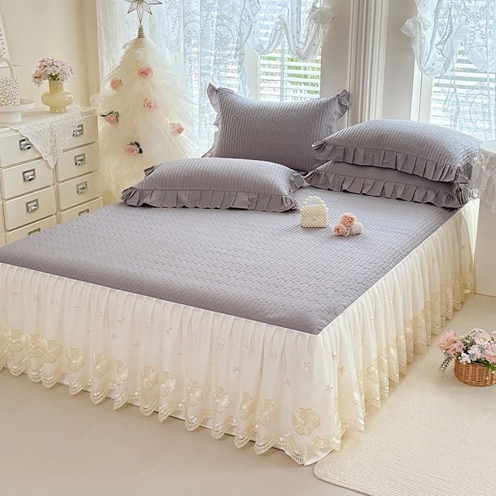 91家纺网 家纺一手货源 找家纺 花香四季家纺 2026新款全棉夹棉绗缝床裙三件套纯棉纯色蕾丝公主风床裙单件-蕾丝小姐 蕾丝小姐-绅士灰