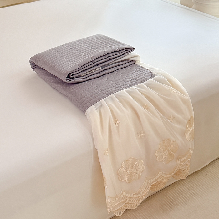 91家纺网 家纺一手货源 找家纺 花香四季家纺 2026新款全棉夹棉绗缝床裙三件套纯棉纯色蕾丝公主风床裙单件-蕾丝小姐 组合图仅供展示不可下单