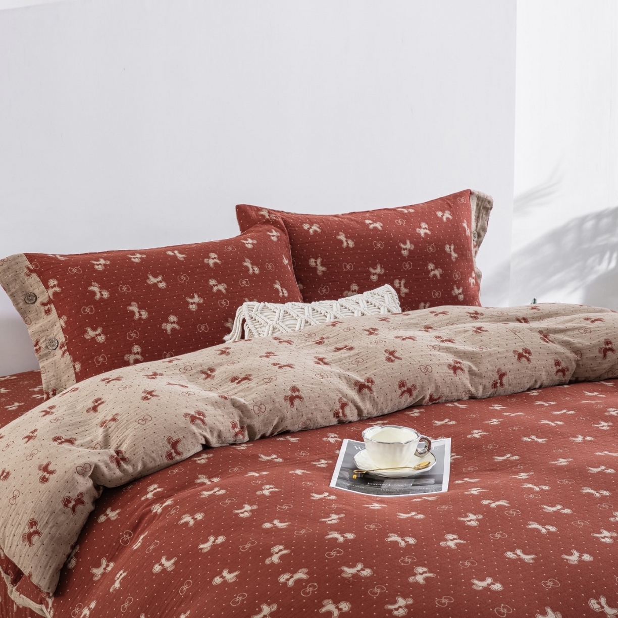 91家纺网 家纺一手货源 找家纺 （总）仰望棉麻双层纱供应链 2026新款爱情马全棉色织提花双层纱纽扣款四件套