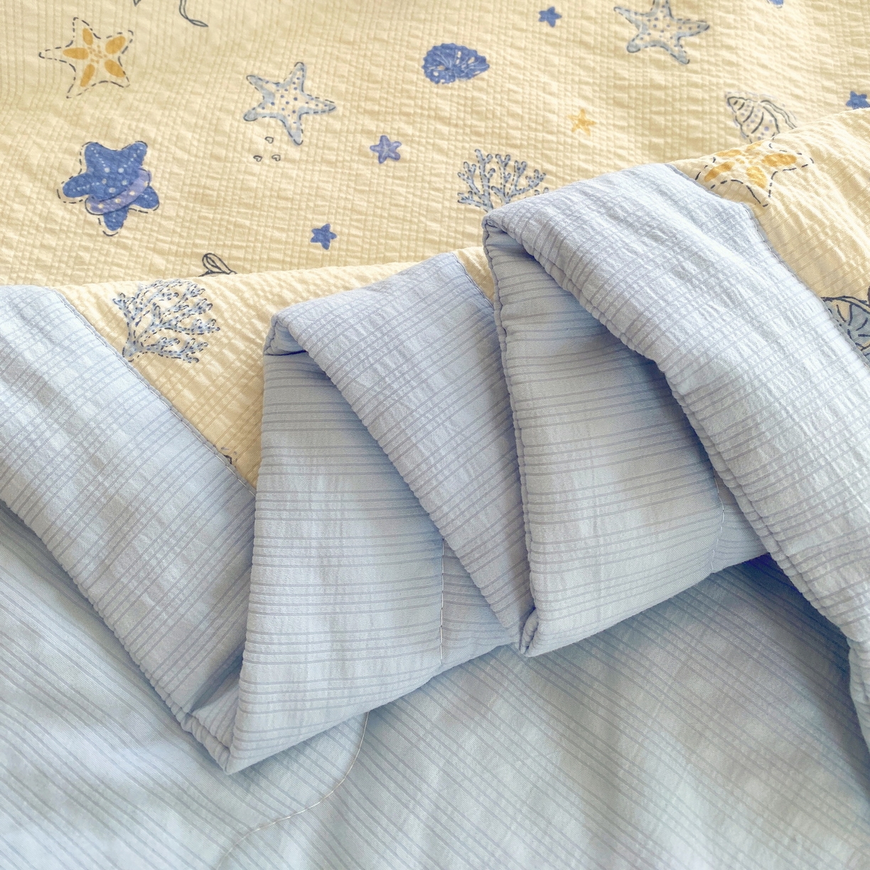 91家纺网 家纺一手货源 找家纺 （总）莱米家纺 2026新款云感泡泡双层纱手包边夏被夏凉被空调被床盖四件套