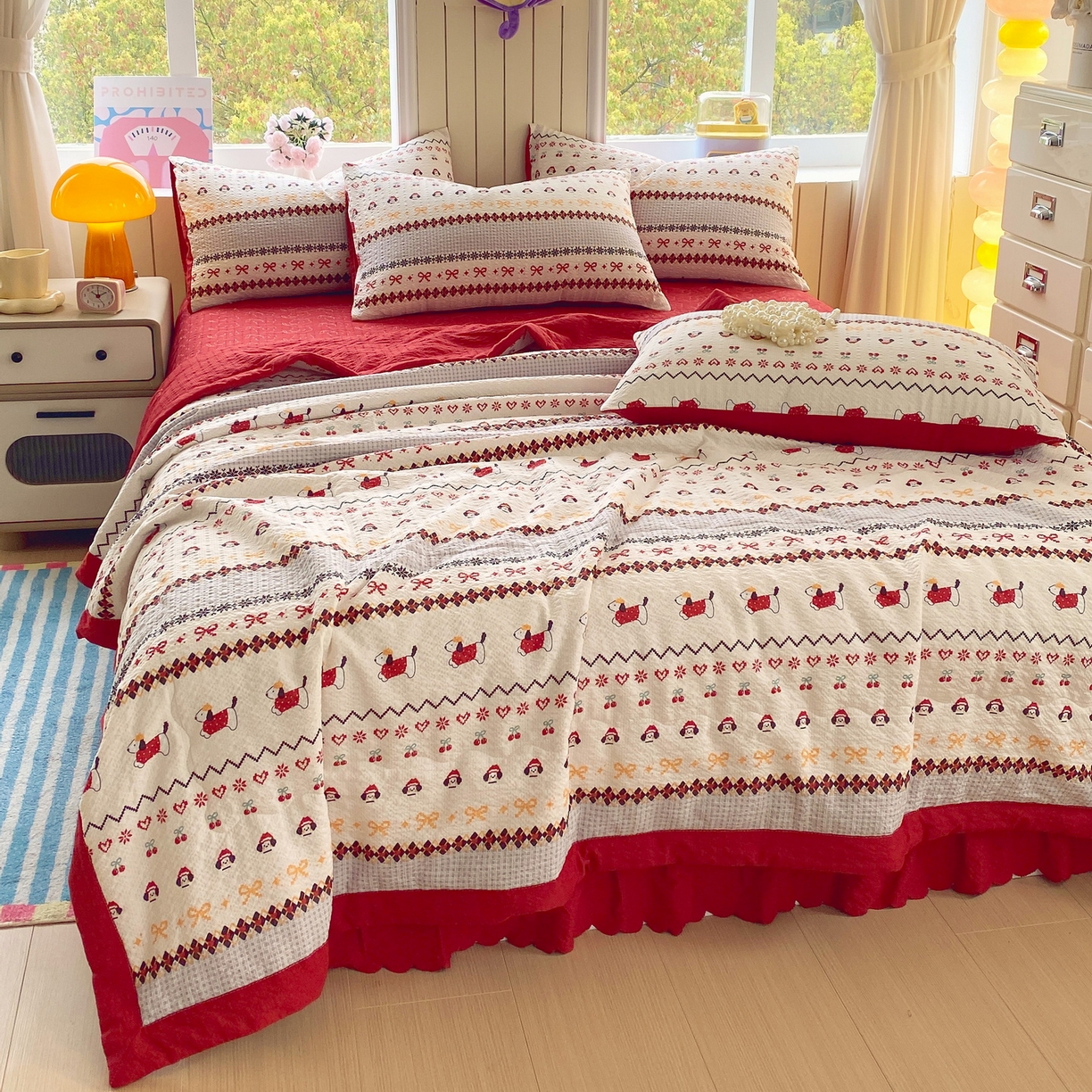 91家纺网 家纺一手货源 找家纺 莱米家纺 2026新款云感泡泡双层纱手包边夏被夏凉被空调被床盖四件套 费尔岛-红