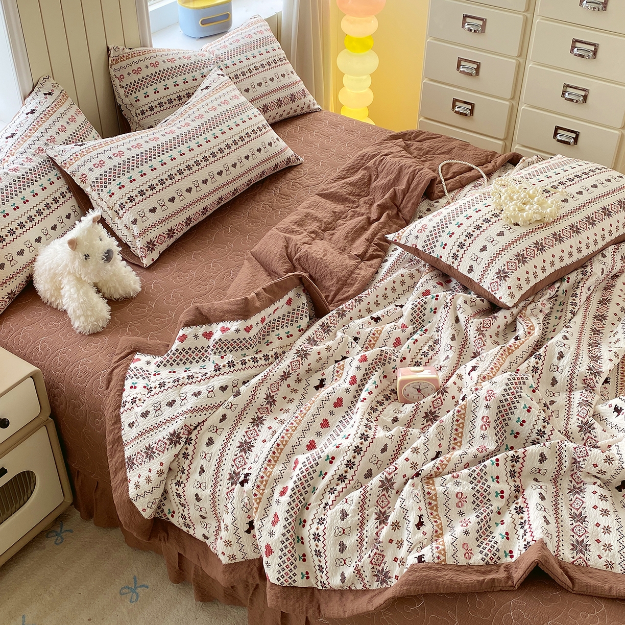 91家纺网 家纺一手货源 找家纺 莱米家纺 2026新款云感泡泡双层纱手包边夏被夏凉被空调被床盖四件套 费尔岛-咖