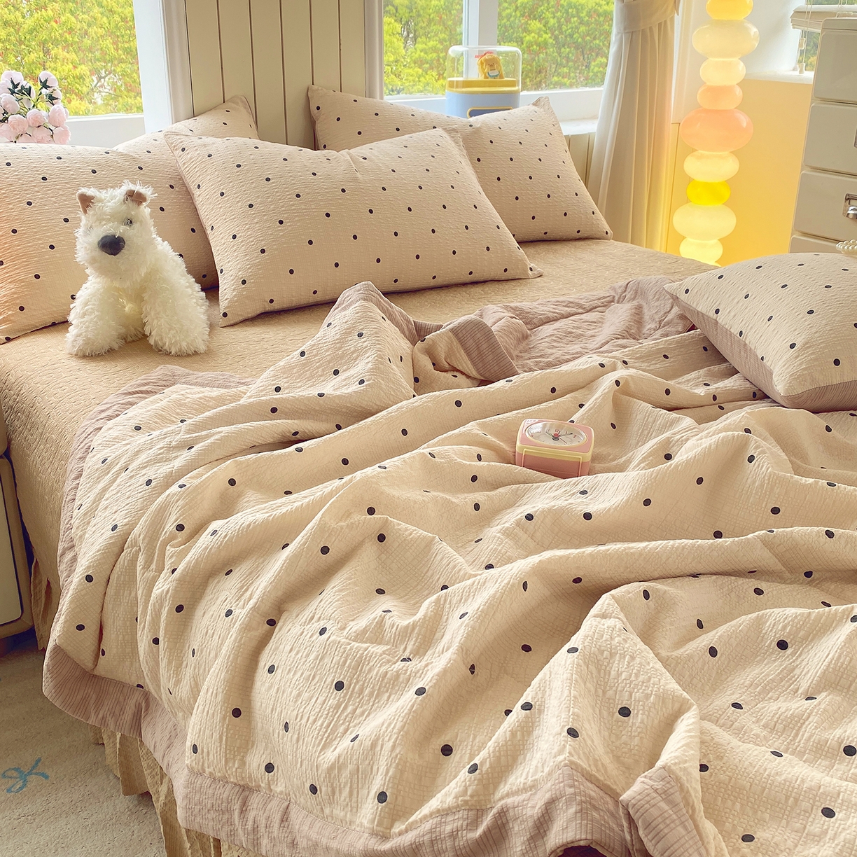 91家纺网 家纺一手货源 找家纺 莱米家纺 2026新款云感泡泡双层纱手包边夏被夏凉被空调被床盖四件套 卡其波点