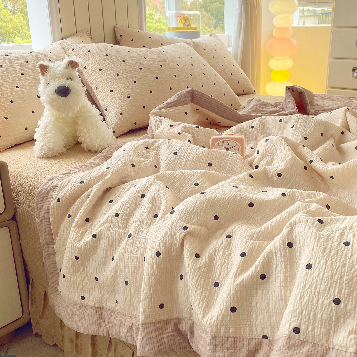 91家纺网 家纺一手货源 找家纺 莱米家纺 2026新款云感泡泡双层纱手包边夏被夏凉被空调被床盖四件套 卡其波点