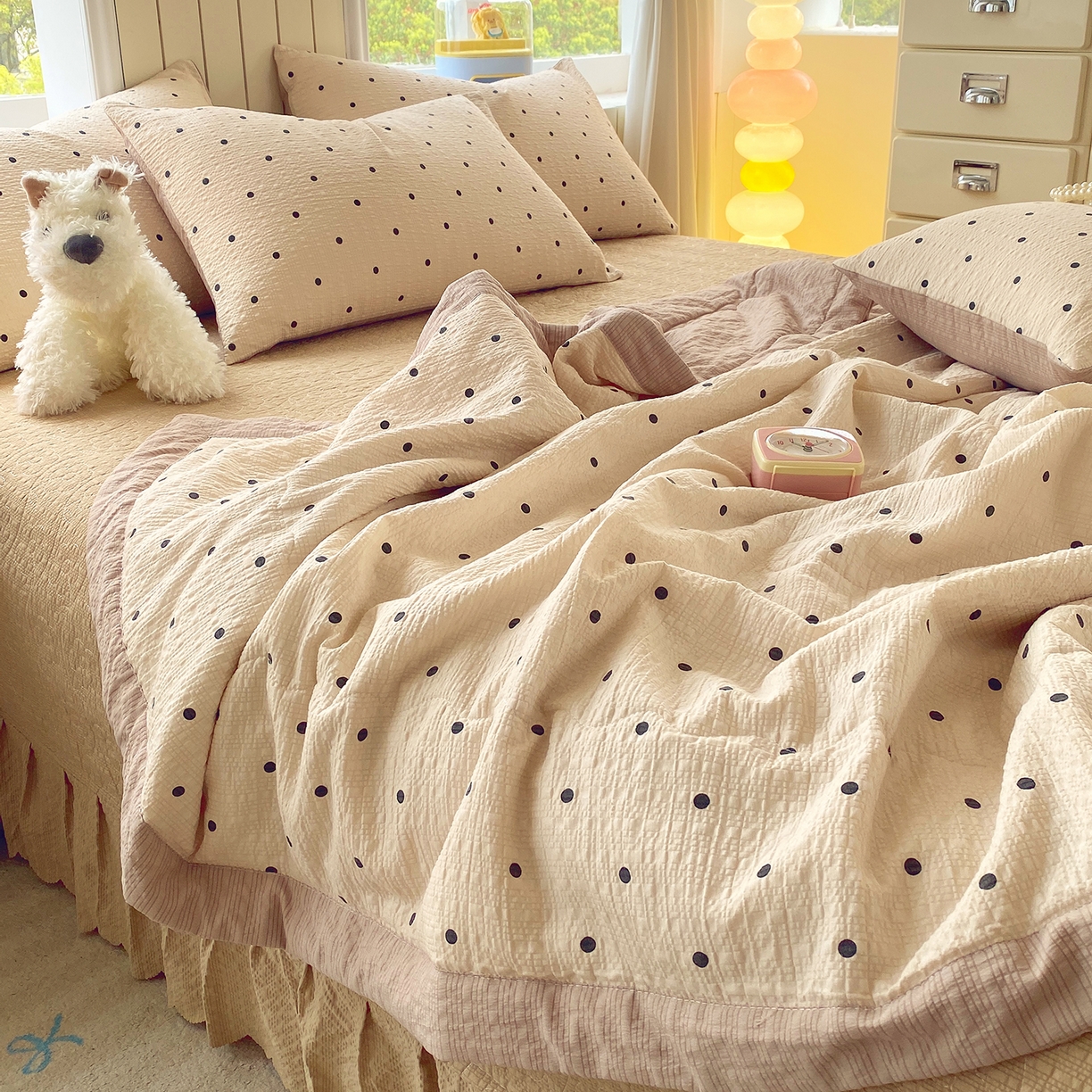 91家纺网 家纺一手货源 找家纺 莱米家纺 2026新款云感泡泡双层纱手包边夏被夏凉被空调被床盖四件套 卡其波点